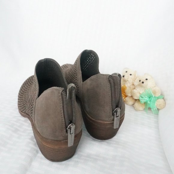 NEW Vince Camuto Perforated Ankle Boot, Bootie, Women Size 7.5 - Picture 4 of 6